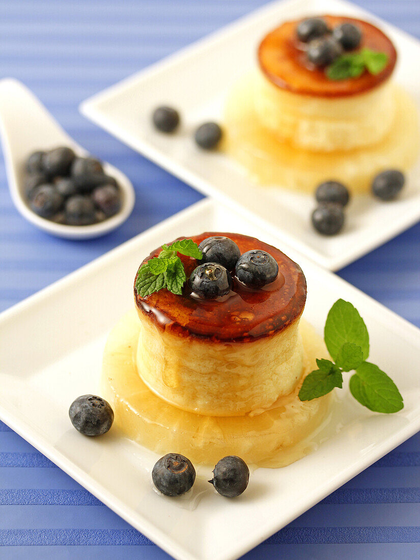 Cheese tart with honey and blueberries.
