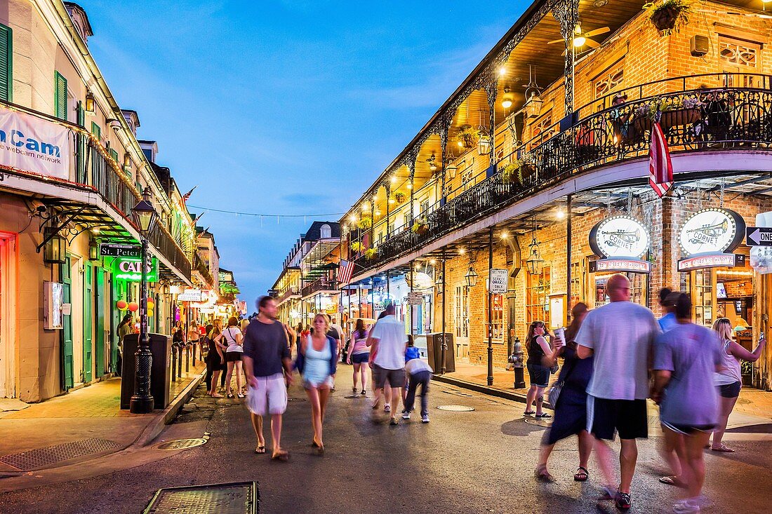 USA, Louisiana, New Orleans. French Quarter, view of Bourbon street