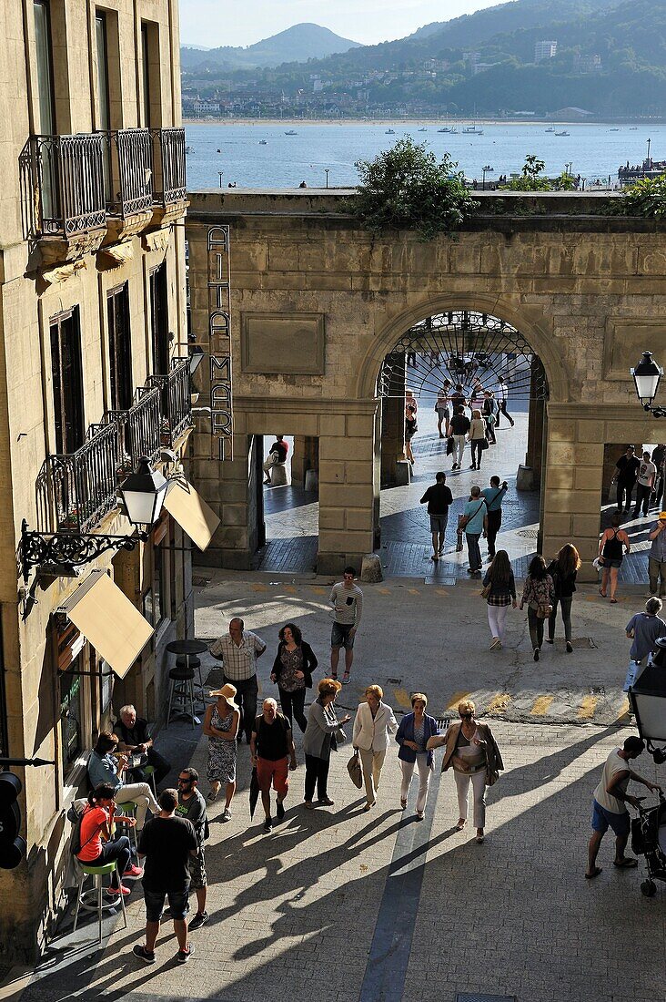 Hafenstraße Calle del Puerto, Altstadt, San Sebastian, Golf von Biskaya, Provinz Gipuzkoa, Baskenland, Spanien, Europa.