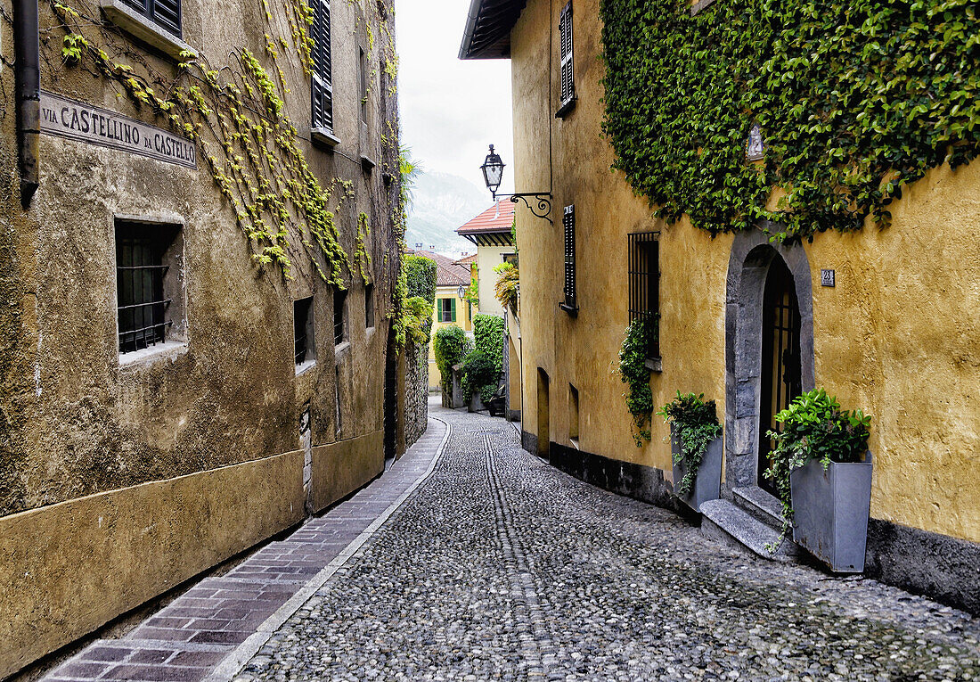street scene, Menaggio, province Como, Lombardy, northern Italy, western shore of Lake Como.