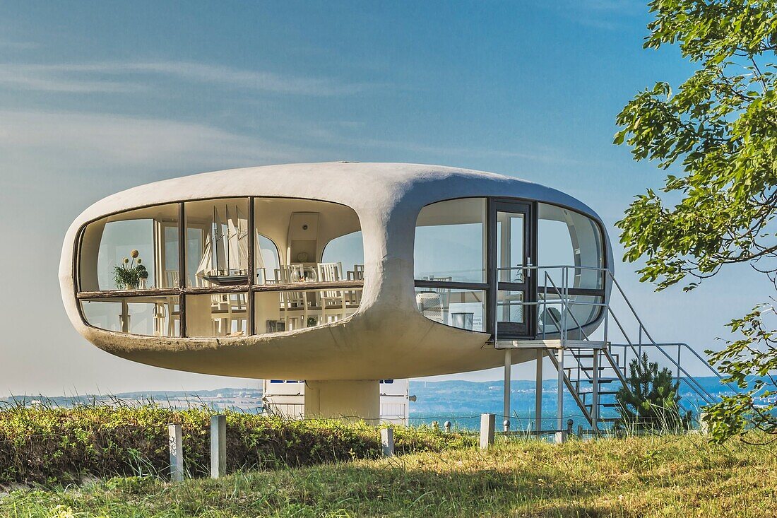 The coastguard station, 1968 built by the architect Ulrich Muether, today used as a registry office, Baltic resort Binz, island of Ruegen, Vorpommern-Ruegen, Mecklenburg-Western Pomerania, Germany, Europe.