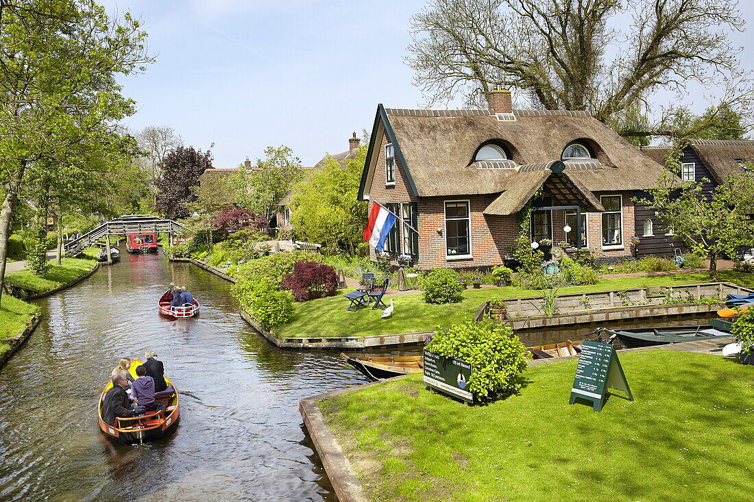 Giethoorn village – Holland Netherlands. – Bild kaufen – 71101553 ...