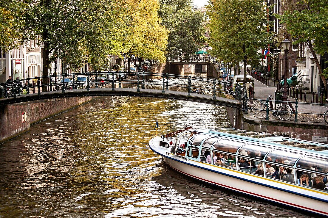 Melkmeisjesbrug or Milk Maid Bridge over Brouwersgracht canal in historic Jordaan, section in Amsterdam.