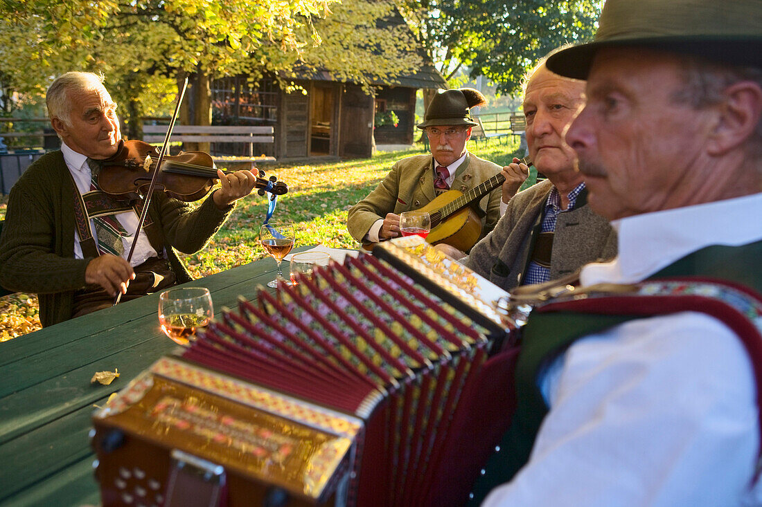 Musicians, Hotel and Restaurant Jagawirt, reinischkogel, Stainz, Schilcher vine route