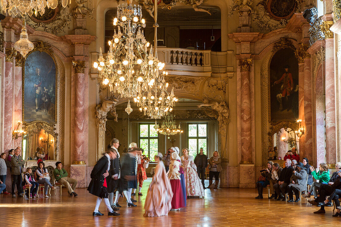 Ballroom, baroque dancing, costume, dress, Bückeburg Palace, Schaumburg, Lower Saxony, Germany