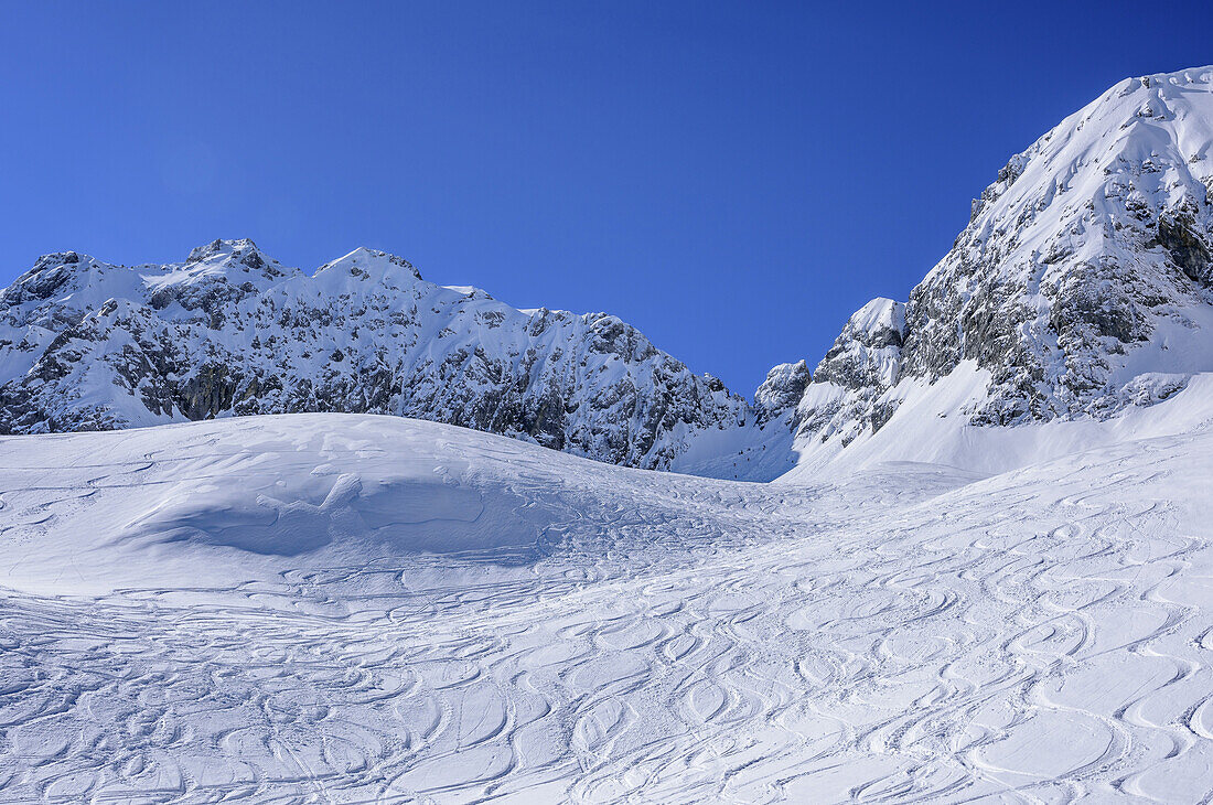 Abfahrtsspuren im Hochglückkar, Hochglückkar, Eng, Naturpark Karwendel, Karwendel, Tirol, Österreich