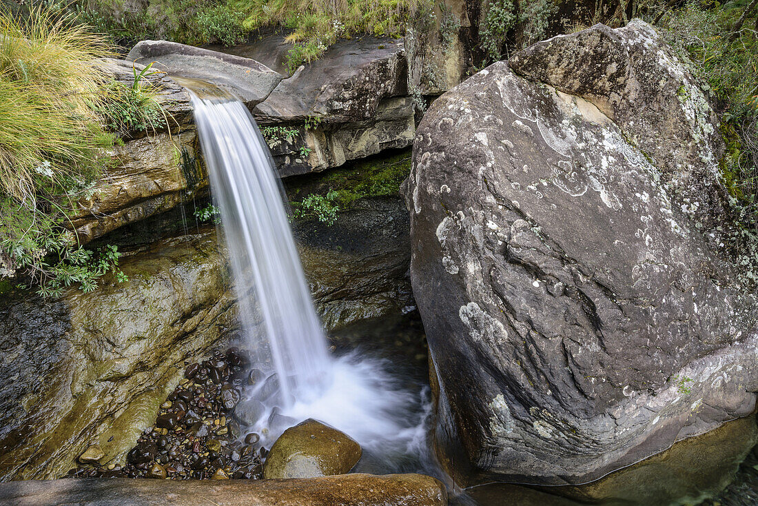 Wasserfall am Mashai River, Garden Castle, Mzimkhulu Wilderness Area, Drakensberge, uKhahlamba-Drakensberg Park, UNESCO Welterbe Maloti-Drakensberg-Park, KwaZulu-Natal, Südafrika