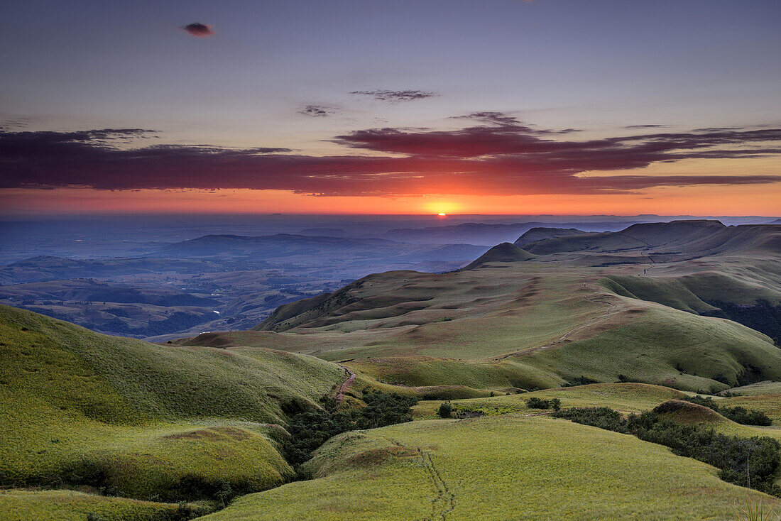 Sunrise from Sterkhorn, Sterkhorn, Monks Cowl, Mdedelelo Wilderness Area, Drakensberg, uKhahlamba-Drakensberg Park, UNESCO World Heritage Site Maloti-Drakensberg-Park, KwaZulu-Natal, South Africa