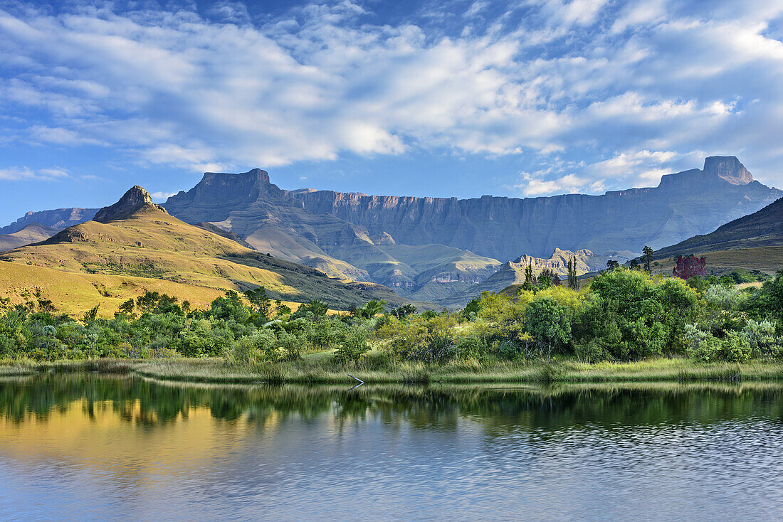 Lake in front of Amphitheatre with Eastern Buttress and Sentinel, Tugela Valley, Amphitheatre, Royal Natal, Drakensberg, uKhahlamba-Drakensberg Park, UNESCO World Heritage Site Maloti-Drakensberg-Park, KwaZulu-Natal, South Africa