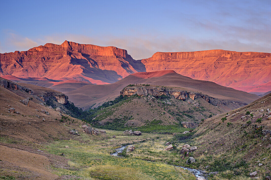 Bushman's River with Giant's Castle and Longwall in sunrise, Giant's Castle, Drakensberg, uKhahlamba-Drakensberg Park, UNESCO World Heritage Site Maloti-Drakensberg-Park, KwaZulu-Natal, South Africa