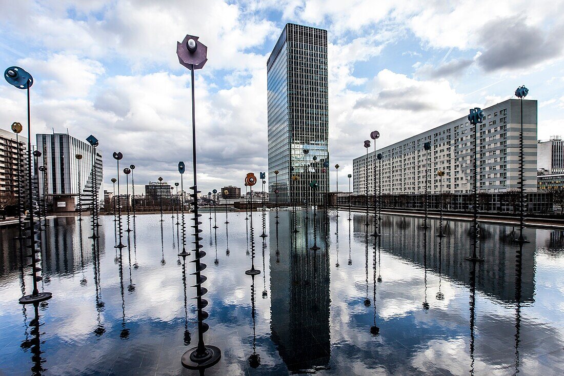 Agam-Brunnen in La Défense, Paris, Frankreich.