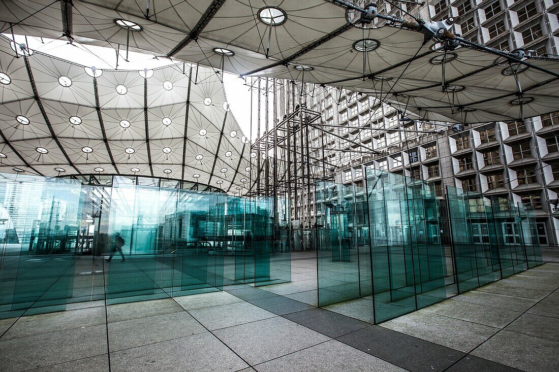 Grande arche in Paris-La Défense, Frankreich.