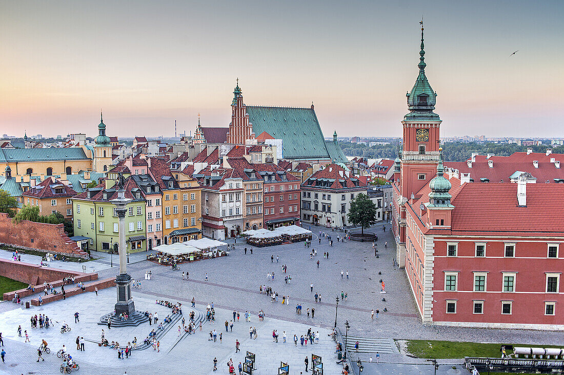 Plac Zamkowy square, The Royal Castle and Zygmunt column, Warsaw, Poland.