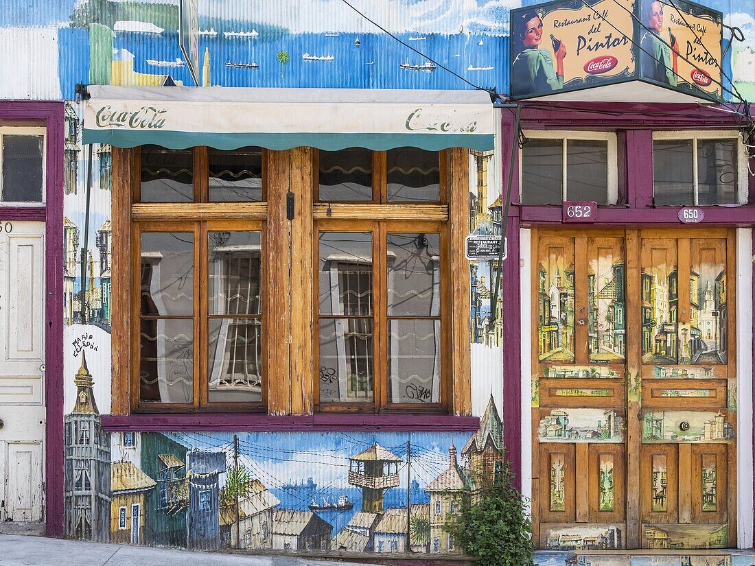 Valparaiso on the coast of the pacific. Historic town center,famous for the colorfull houses and its wall paintings, is listed as UNESCO world heritage. South America, Chile,January.