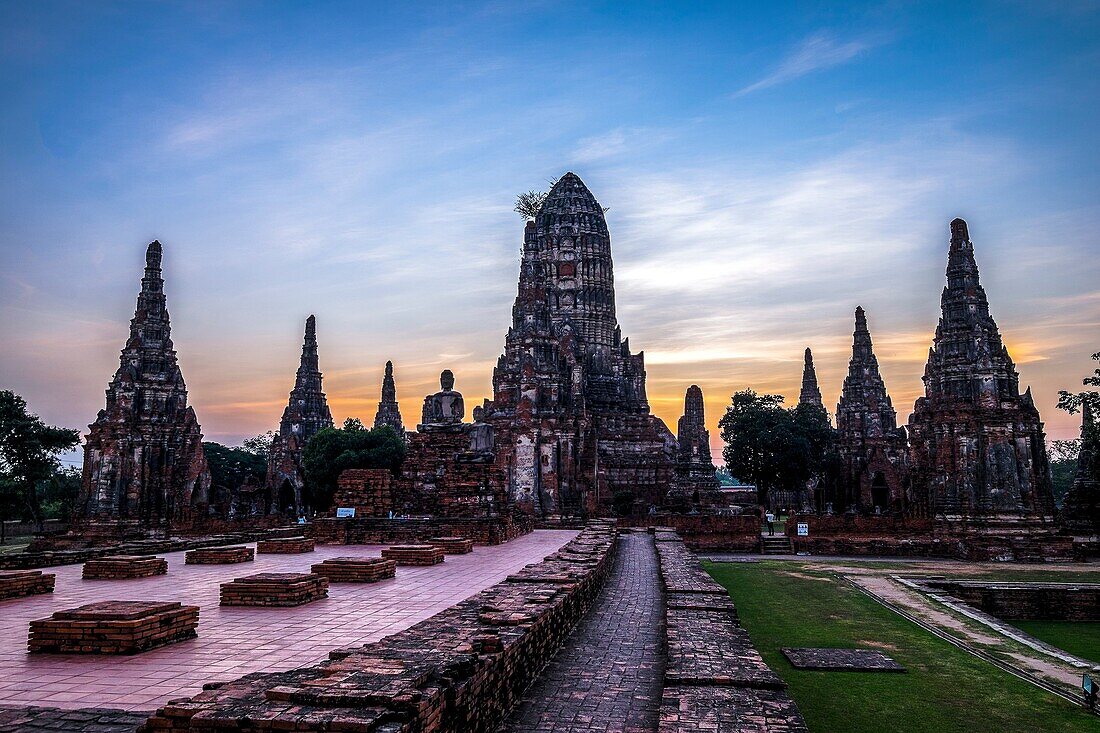 Asia. Thailand, Phra Nakhon Si Ayutthaya, old capital of Siam. Ayutthaya archaeological Park, classified UNESCO World Heritage. Wat Chai Watthanaramat at dusk.