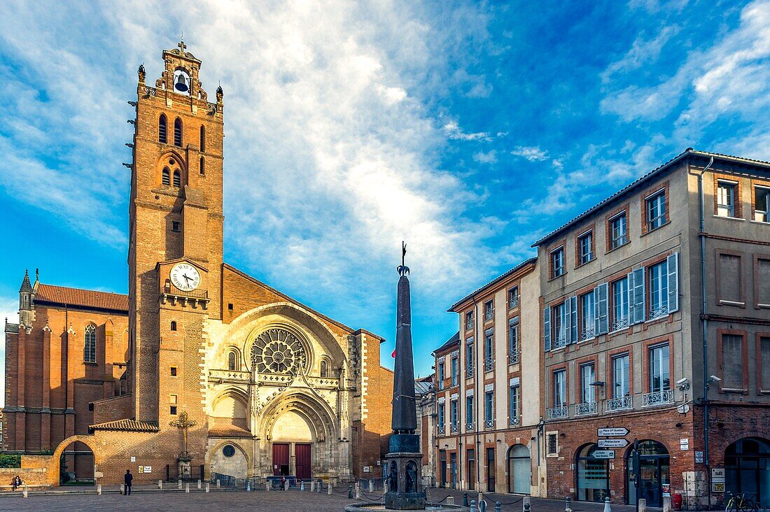 Europe, France, Midi-Pyrenees, Haute-Garonne, Toulouse. The Saint-Etienne Cathedral.
