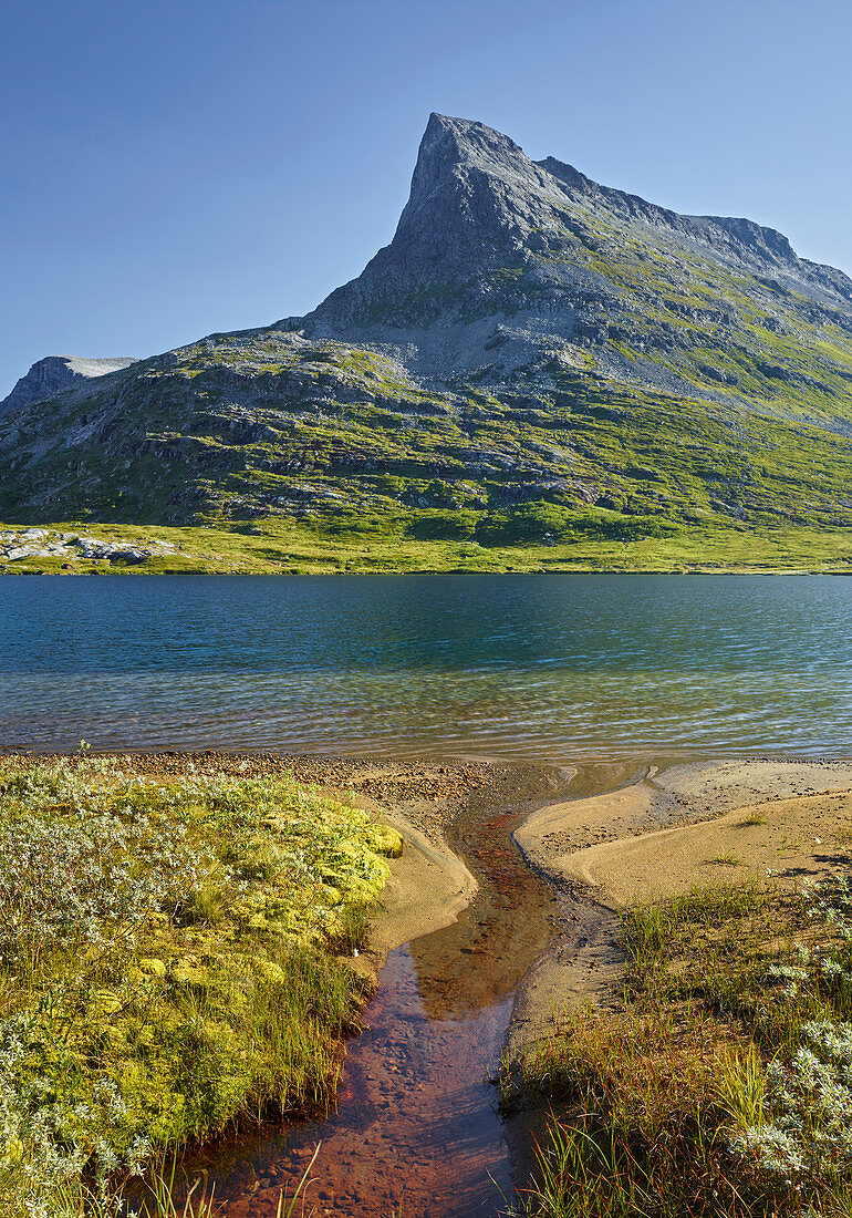 Stigbotthornet, Alnesvatnet, Trollstigheimen, Möre og Romsdal, Norwegen