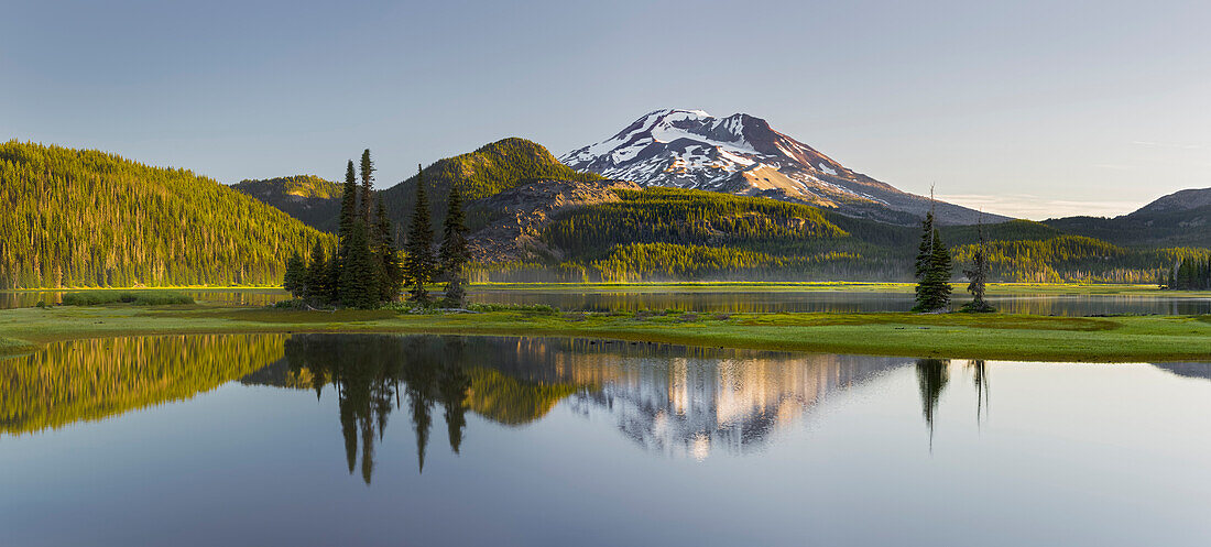 South Sister, Sparks Lake, Cascades, Oregon, USA