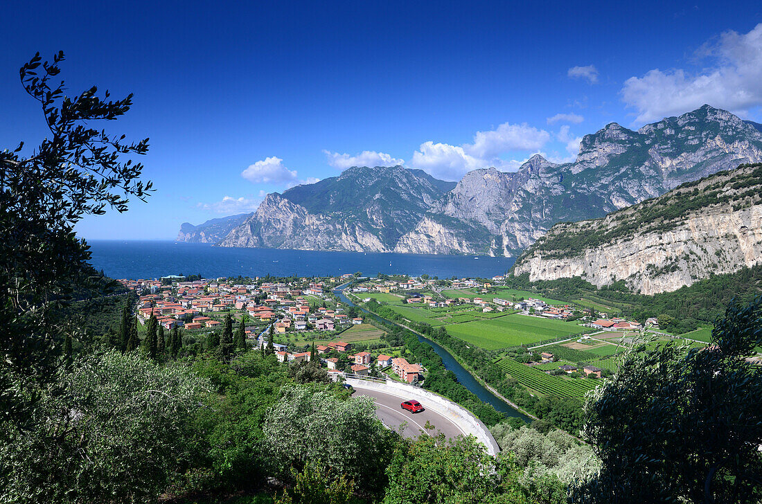 über Torbole, nördlicher Gardasee, Trentino, Italien