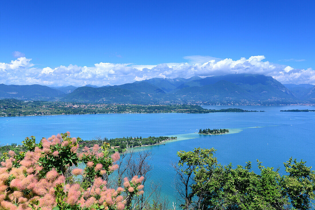 Blick vom Rocca di Manerba, südlicher Gardasee, Lombardei, Italien