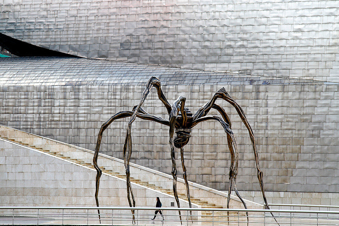 Maman (1999) sculpture by Louise Bourgeois, Guggenheim Museum, Bilbao, Biscay, Spain