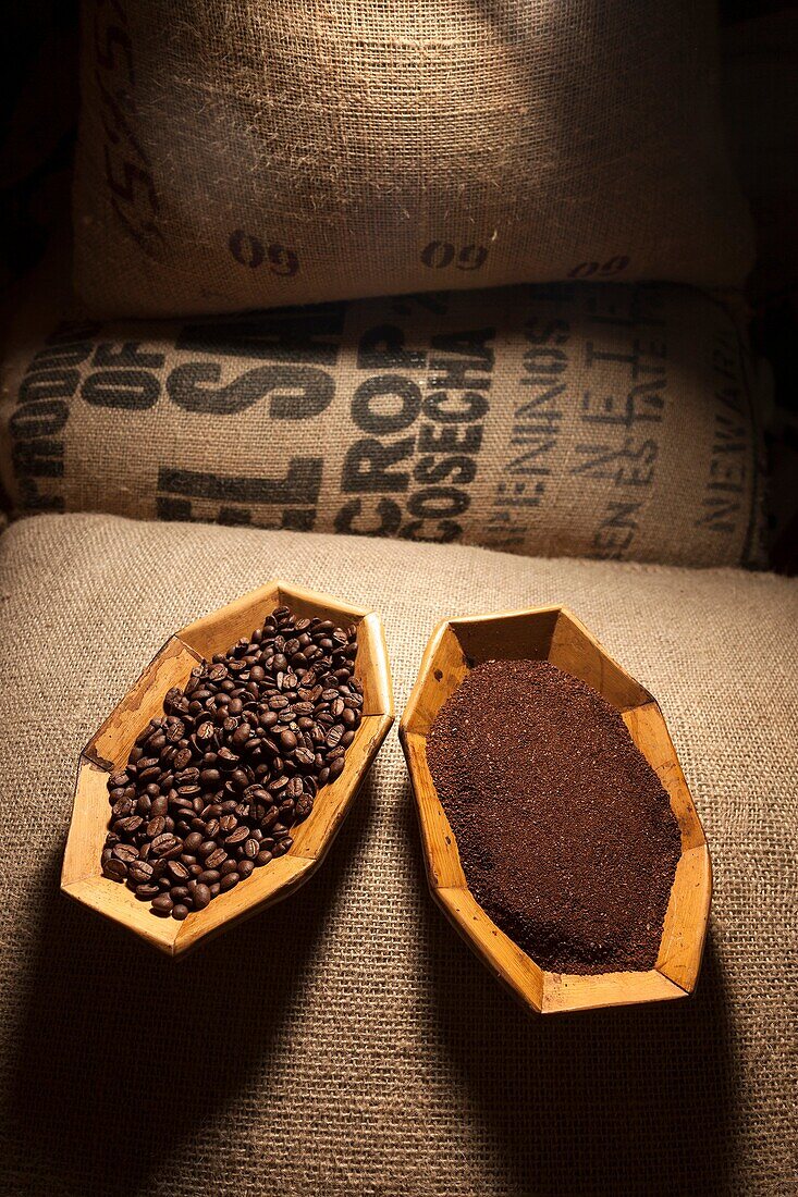 Coffee production and processing. ataco. el salvador.