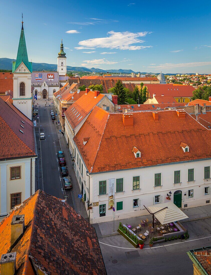Zagreb is a vibrant city of around 800,000 people (metropolitan area: 1,200,000). The city boasts a charming medieval ´old city´ with architecture and cobbled streets reminiscent of Vienna, Budapest, Prague and other Central-European capitals. Seen here i