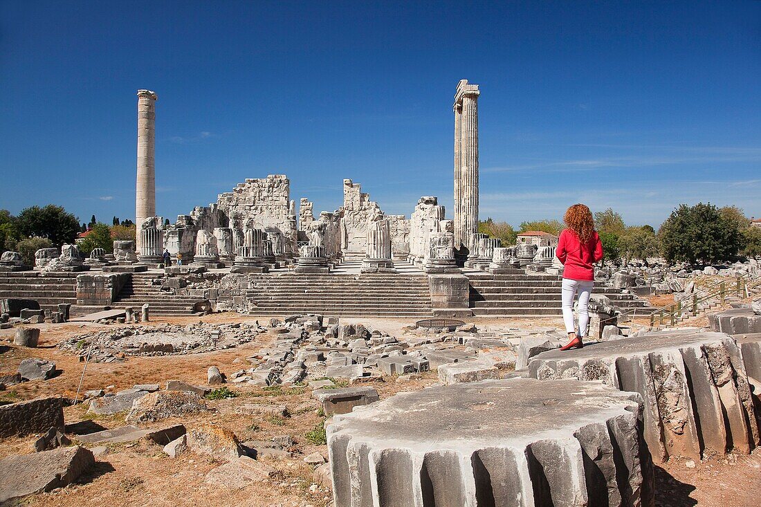 Tourist at the Temple of Apollo at the Archeological area of Didyma, Didim, Aydin Province, Turkey, Europe.