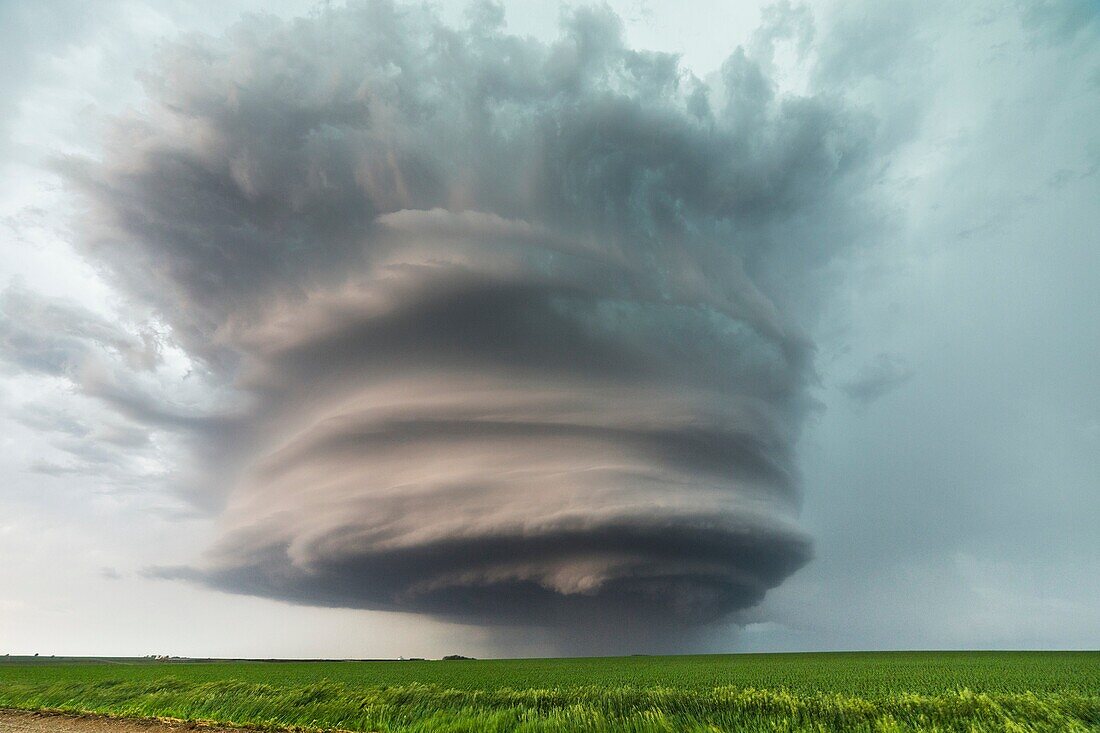 Supercell moves across the country near West Point Nebraska.