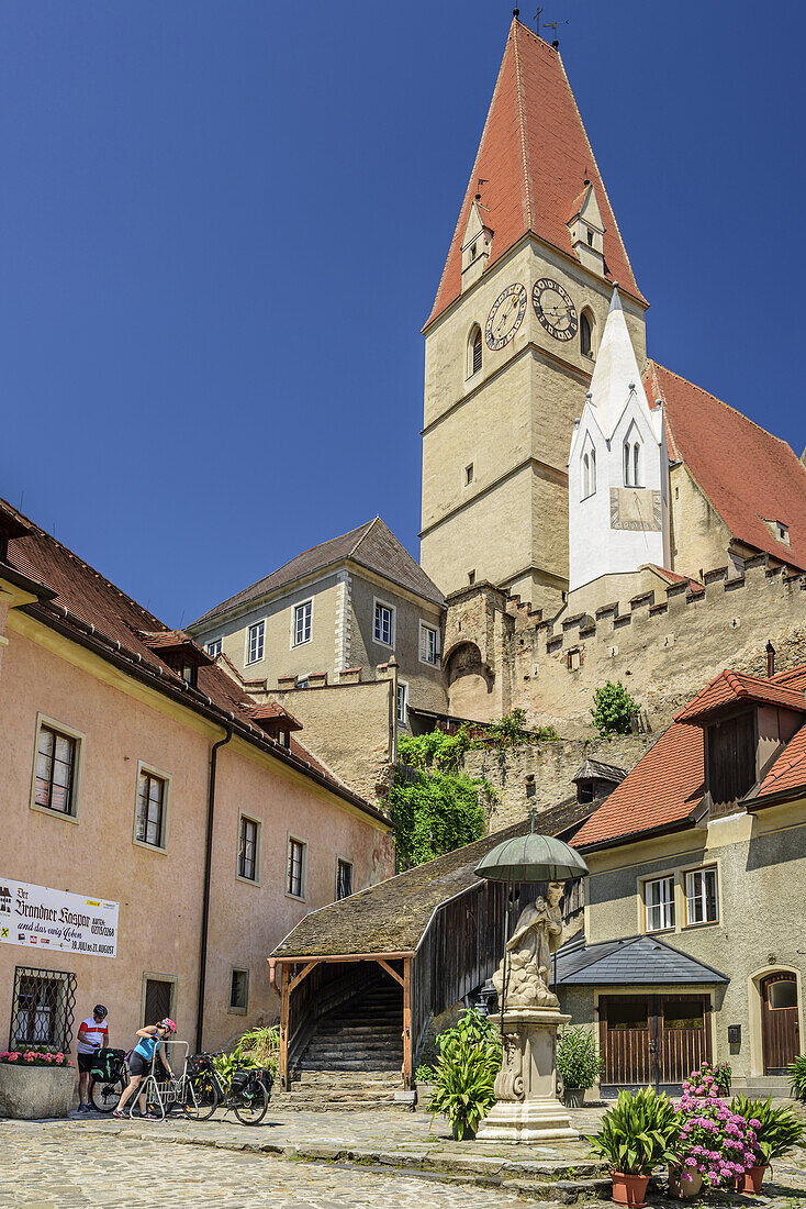 Main square and church in Weissenkirchen, Weissenkirchen, Wachau, Danube Bike Trail, UNESCO World Heritage Site Wachau, Lower Austria, Austria