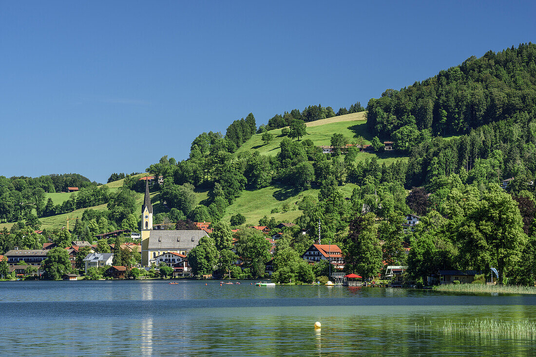 Lake Schliersee with church of Schliersee, lake Schliersee, Bavarian Alps, Upper Bavaria, Bavaria, Germany