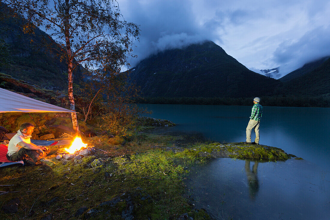 Lagerfeuer, Lager, Lovatnet, Sogn og Fjordane, Norwegen