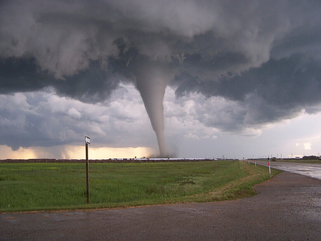 F5 Tornado Touches Down In Elie, Manitoba.