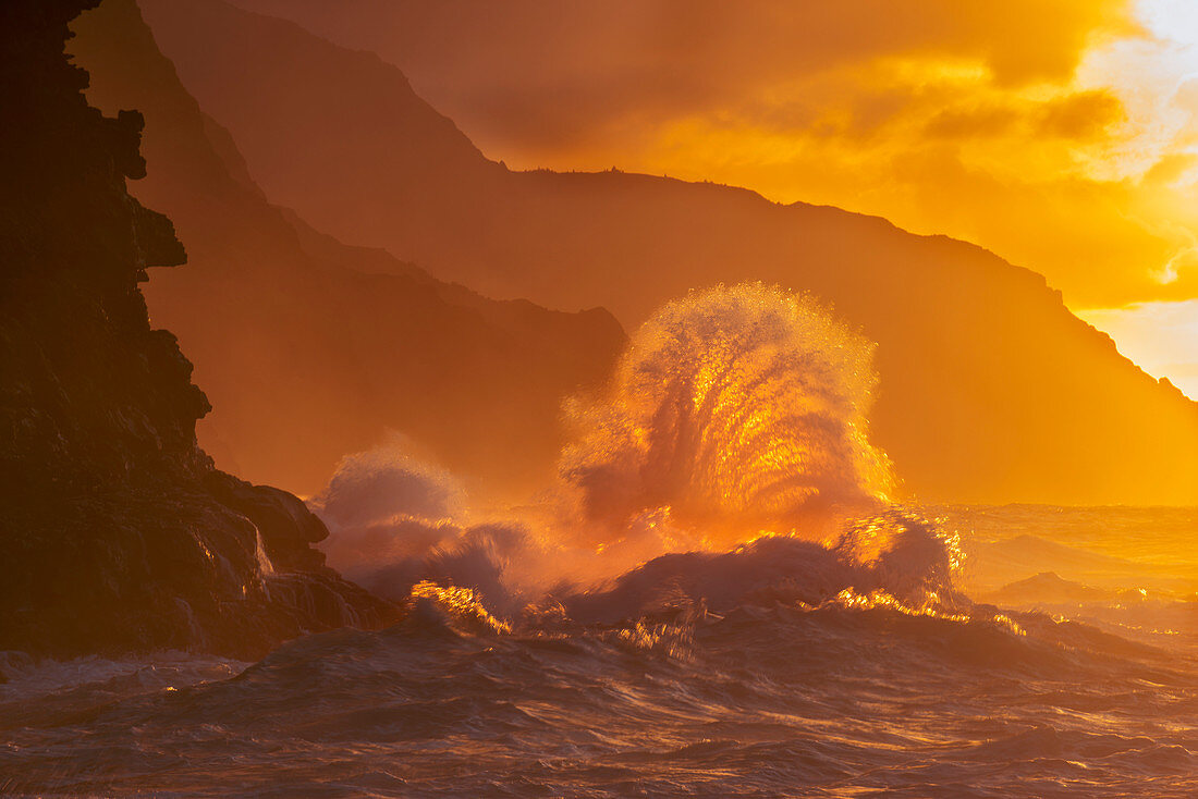 'Surf crashes on the Na Pali coast at sunset; Kauai, Hawaii, United States of America'