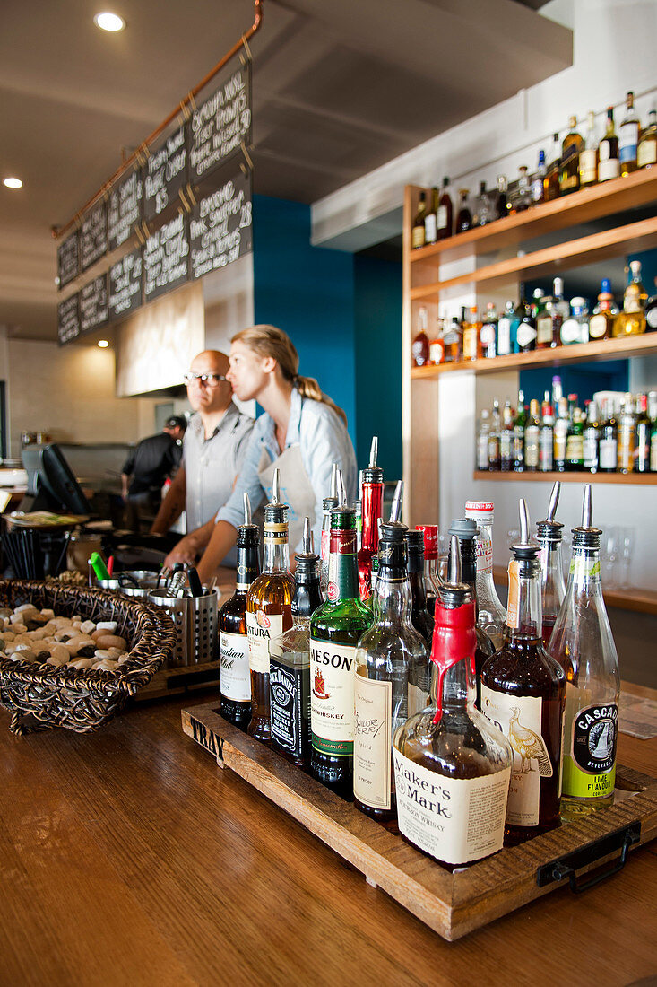 Die Cott & Co Fish Bar am Cottesloe Beach gehört zu den Trendlokalen in Perth, Perth, Australien