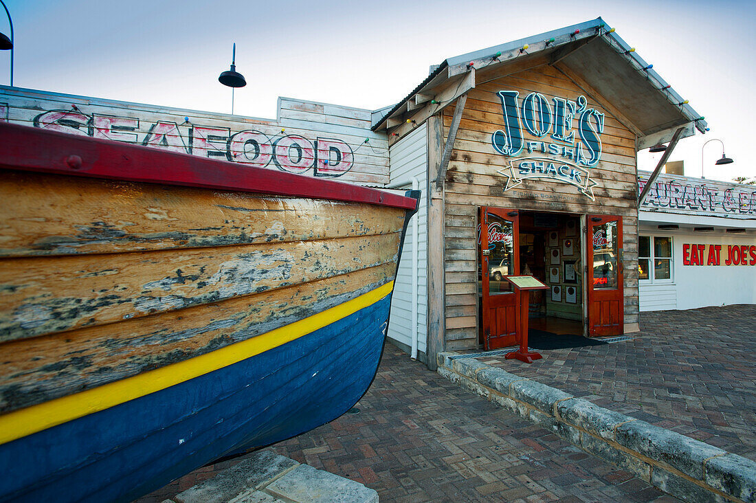 Joe's Fish Shack ist eines der Institutionen am Fischereihafen von Freemantle , Freemantle, Australien