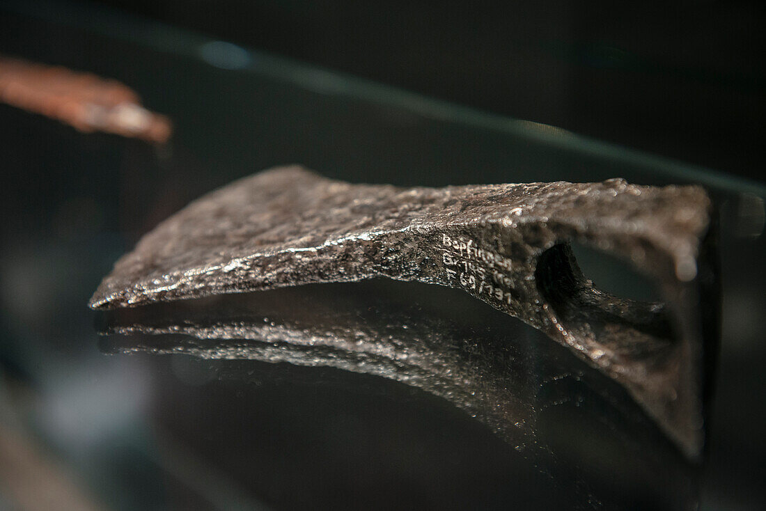 bedeutende Funde (Axt) ausgestellt im Alamannen Museum, Ellwangen, Ostalbkreis, Schwäbische Alb, Baden-Württemberg, Deutschland