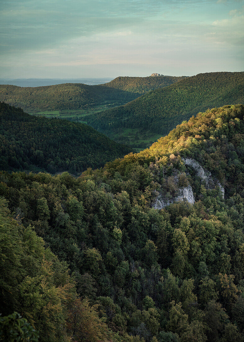 Blick zur Burg Hohenneuffen vom Rutschenfelsen, Bad Urach, Landkreis Reutlingen, Schwäbische Alb, Baden-Württemberg, Deutschland