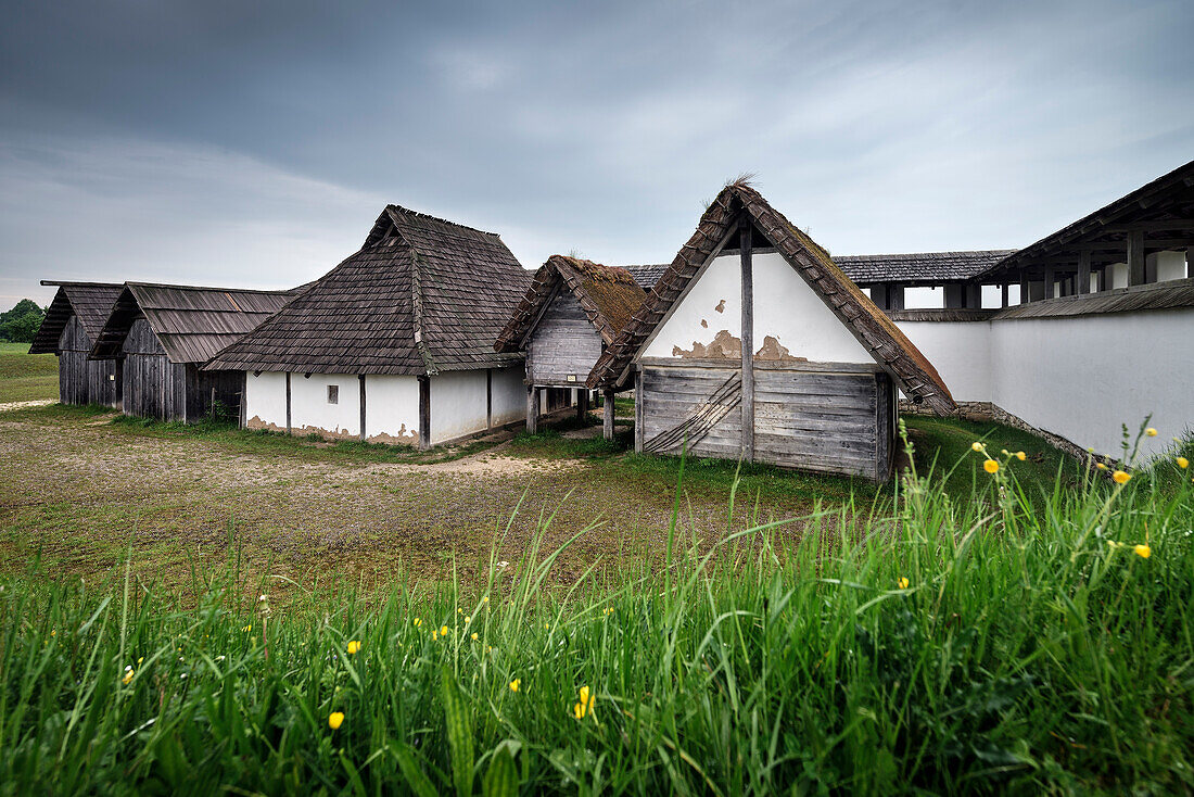 keltische Wohnhäuser und Werkstätten, Freilichtmuseum Heuneburg, Keltenstadt Pyrene, Ortsteil Hundersingen bei Herbertingen, Landkreis Sigmaringen, Schwäbische Alb, Baden-Württemberg, Deutschland