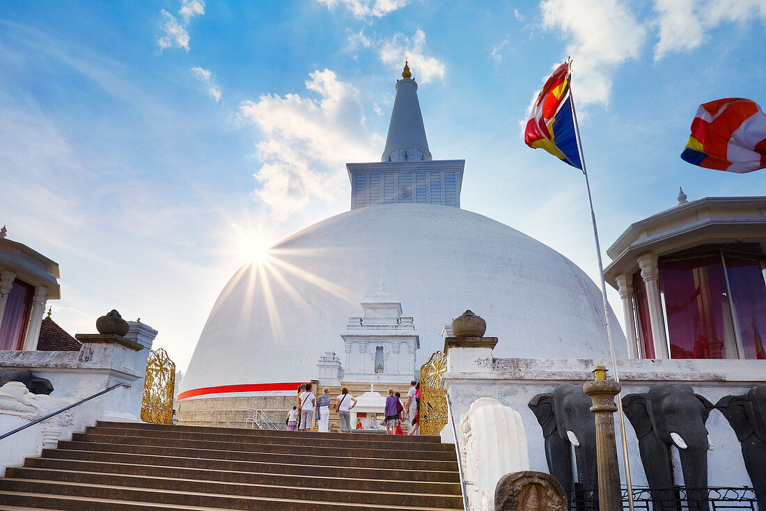 Sri Lanka - Ruwanveliseya Dagoba, Anuradhapura, historic capital of Sri Lanka, UNESCO World Heritage Site