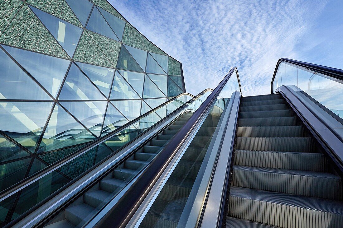 Rolltreppe. Bürogebäude. Orona Ideo Gebäude. Galarreta. Hernani. Technologiepark San Sebastian. Donostia San Sebastian. Gipuzkoa. Baskenland. Spanien.