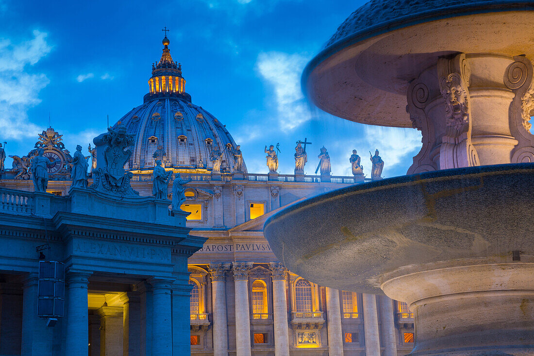 St. Peters and Piazza San Pietro at dusk, Vatican City, UNESCO World Heritage Site, Rome, Lazio, Italy, Europe