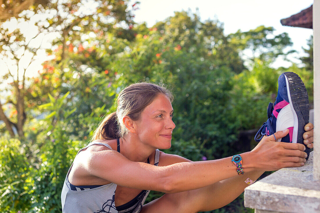 Junge Frau beim Yoga