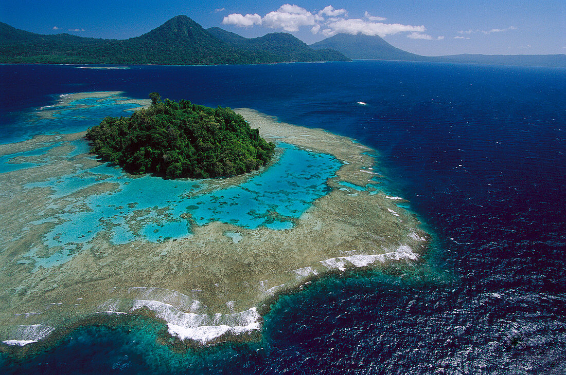 Korallenriffe und Inseln, Kimbe Bay, West New Britain Island,  Neuguinea