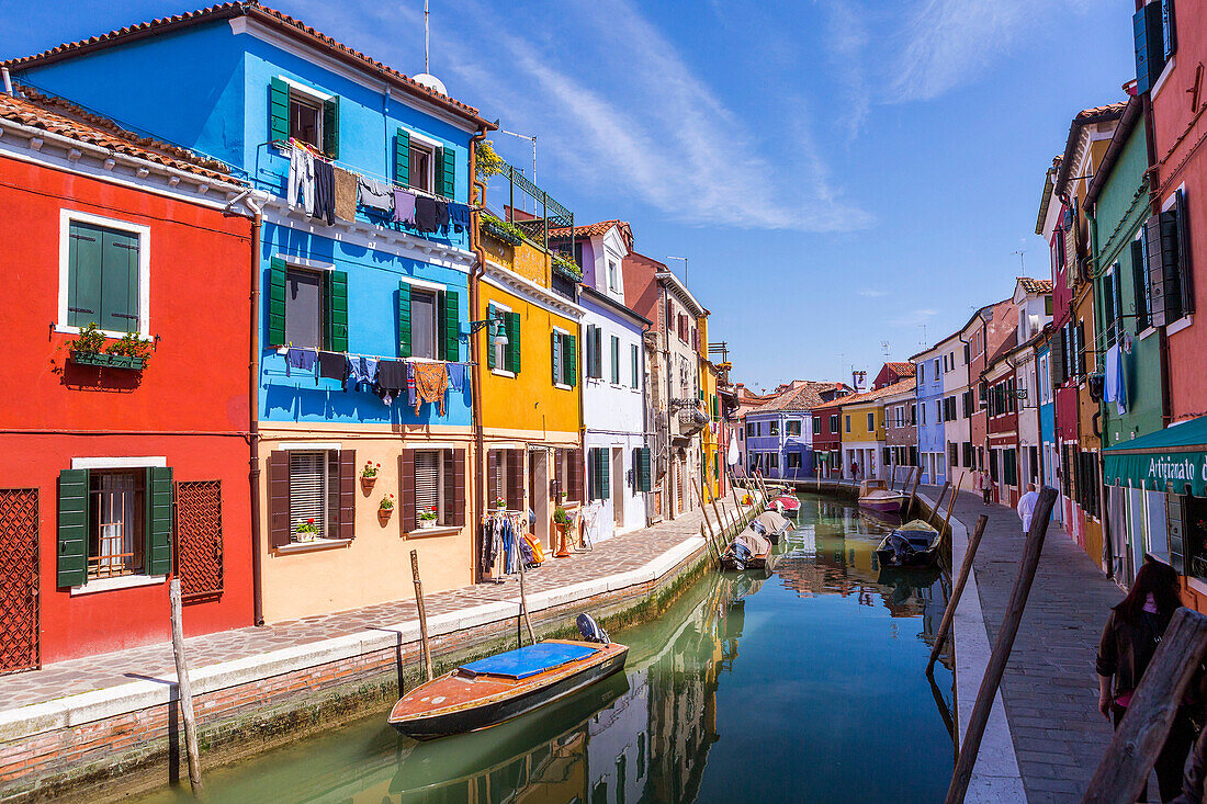 Fondamenta Pontinello Sinistra and Fondamenta Pontinello Destra along Rio Pontinello, Burano, Veneto, Italy, Europe.