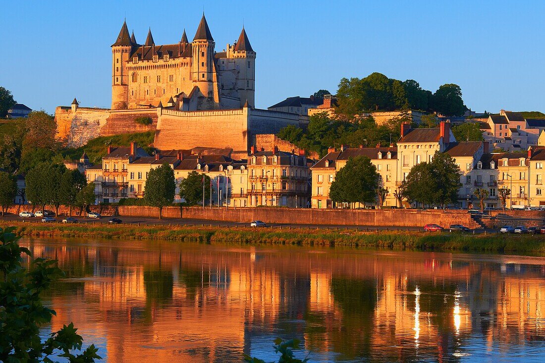 Saumur, Castle, Chateau de Saumur, Saumur Castle, Dawn, Maine et Loire, Loire Valley, Loire River, Val de Loire, UNESCO World Heritage Site, France.