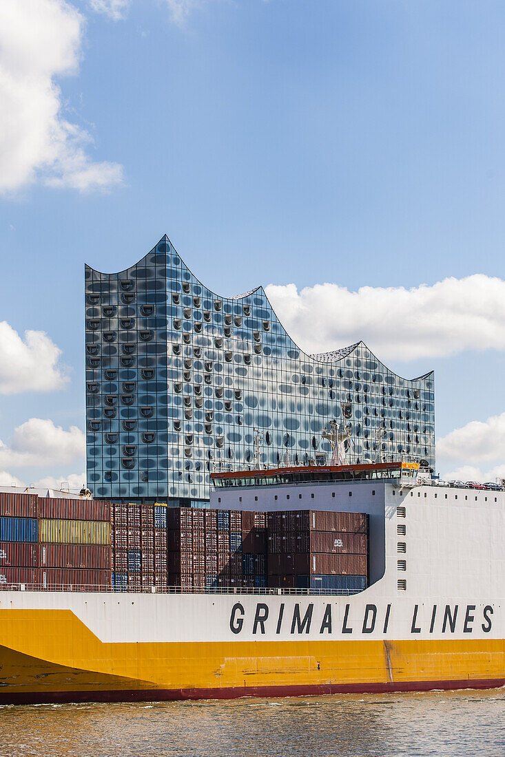 Hamburgs neue Elbphilharmonie und die Hafenskyline, moderne Architektur in Hamburg, Hamburg, Nordeutschland, Deutschland