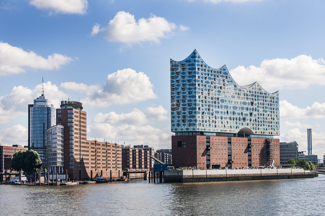 Hamburgs neue Elbphilharmonie und Kehrwiederspitze, moderne Architektur in Hamburg, Hamburg, Nordeutschland, Deutschland