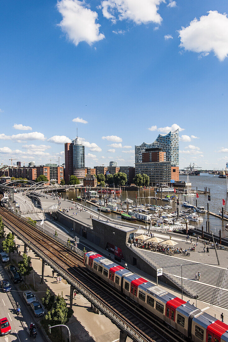 Hamburgs neue Elbphilharmonie mit Blick auf die Hafencity am Baumwall, moderne Architektur in Hamburg, Hamburg, Nordeutschland, Deutschland