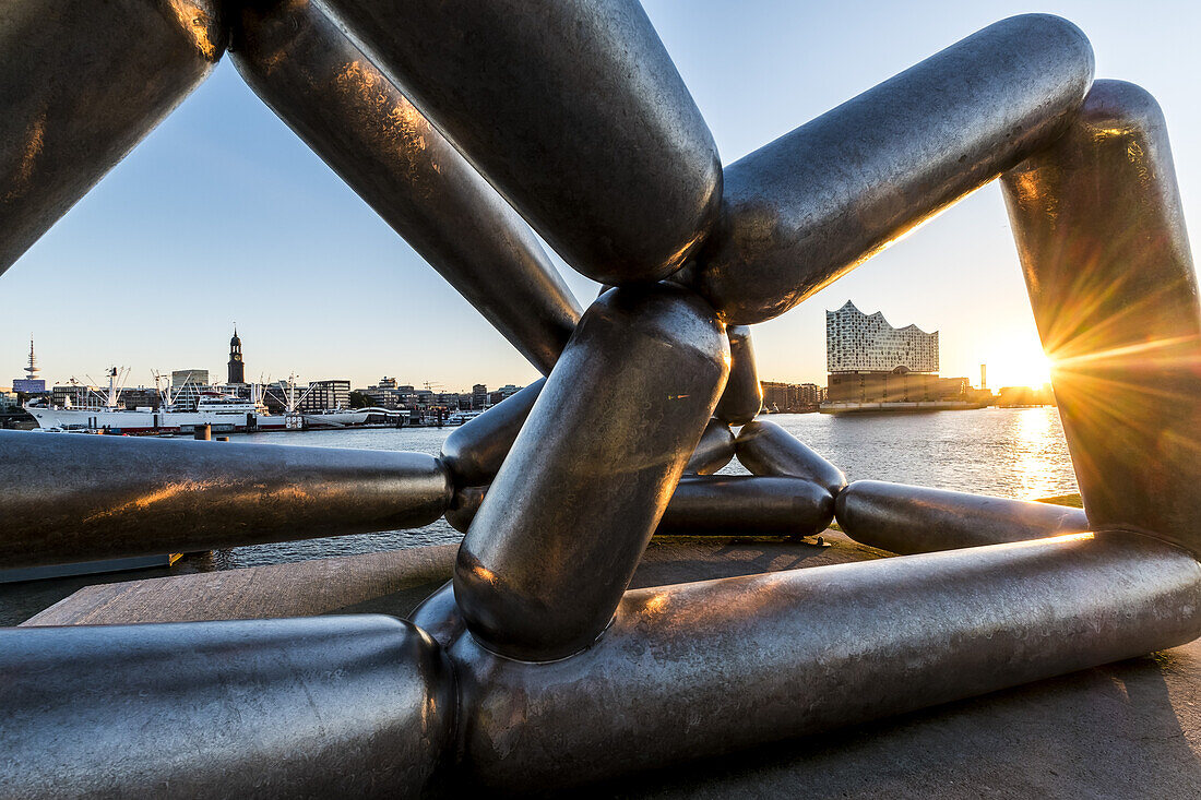 Hamburgs new Elbphilharmonie in the sunrise, modern architecture in Hamburg, Hamburg, north Germany, Germany